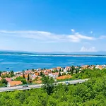 Lichtdurchflutetes Nur 600 Meter Zum Sandstrand Mit Pool, Gym, Meerblick