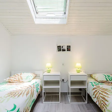 Lichtdurchflutetes Nur 600 Meter Zum Sandstrand Mit Pool, Gym, Meerblick Apartman Crikvenica