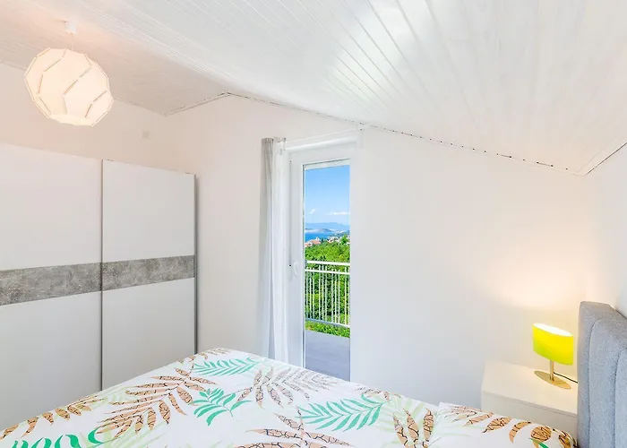 Lichtdurchflutetes Nur 600 Meter Zum Sandstrand Mit Pool, Gym, Meerblick Daire Crikvenica