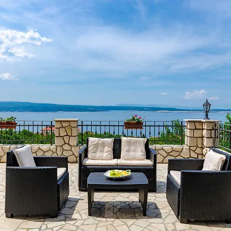 Lichtdurchflutetes Nur 600 Meter Zum Sandstrand Mit Pool, Gym, Meerblick Apartament Crikvenica