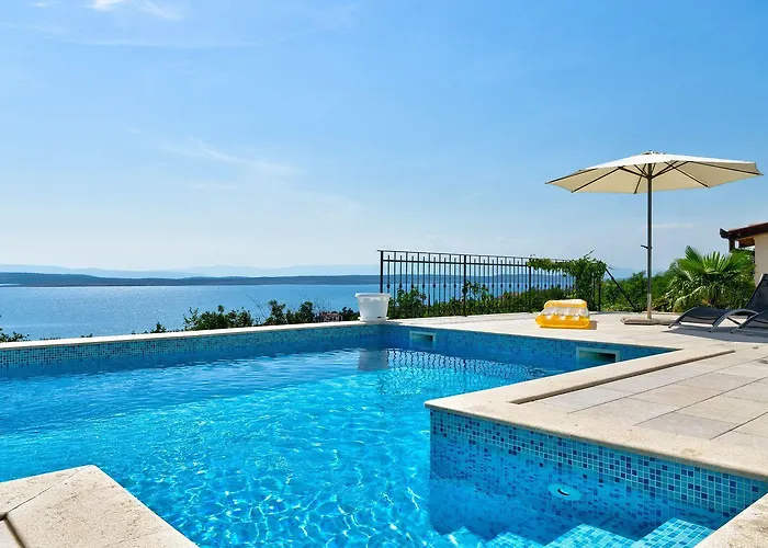 Lichtdurchflutetes Nur 600 Meter Zum Sandstrand Mit Pool, Gym, Meerblick * Crikvenica