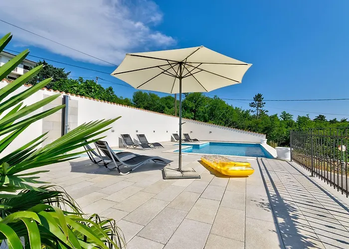 Lichtdurchflutetes Nur 600 Meter Zum Sandstrand Mit Pool, Gym, Meerblick Crikvenica