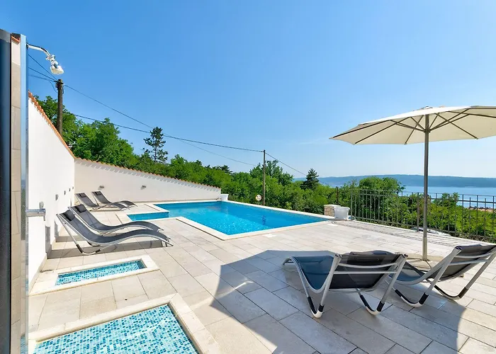 Lichtdurchflutetes Nur 600 Meter Zum Sandstrand Mit Pool, Gym, Meerblick Crikvenica