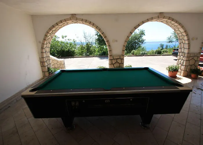 Lejlighed Lichtdurchflutetes Nur 600 Meter Zum Sandstrand Mit Pool, Gym, Meerblick Crikvenica